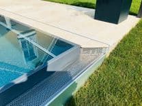 Modell 7: Kaskadenrinne für den Infinity-Pool in Hanglage